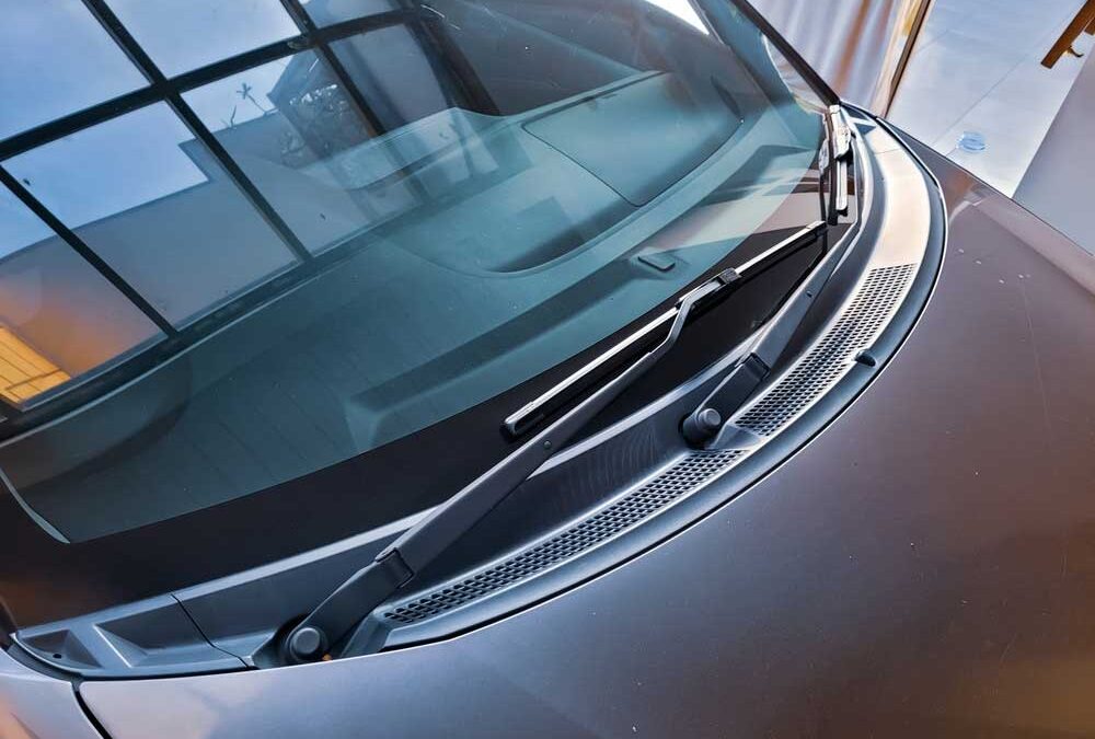 Was stellt im Frühling und Sommer eine Gefahr für Autoglas dar?